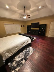 Cozy LaGrange Getaway!!