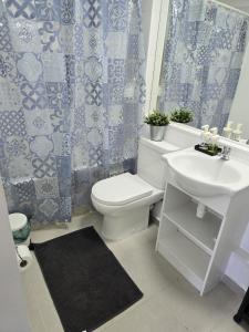 Céntrico con calefacción , parking , wifi, con la comodidad de tu hogar