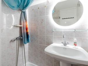Villas Villa T3 a Gruissan avec climatisation et jardin - FR-1-409A-36 : photos des chambres