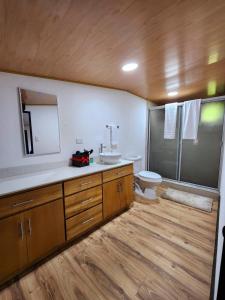 Family cabin with spectacular views CasaColibrí