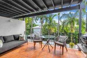 Stylish Reef Club 1 BR Apartment