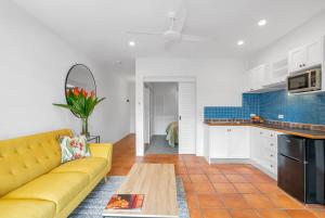 Stylish Reef Club 1 BR Apartment