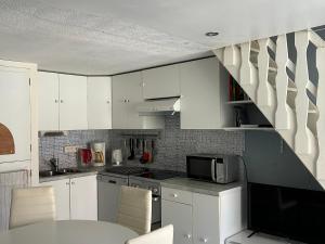 Pavillon T3 lumineux, climatisé, piscine & parking, à 800m de la plage dArgelès-sur-Mer - FR-1-732-16