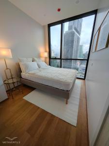 Newly Decorated Condo Near Siam Paragon