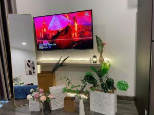 Lustay StudioR102 The ZenPark - Koi Pond View