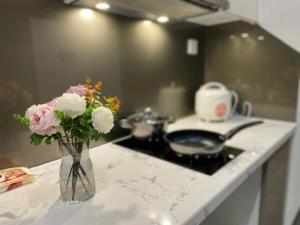 Lustay StudioR102 The ZenPark - Koi Pond View