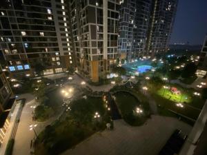 Lustay StudioR102 The ZenPark - Koi Pond View