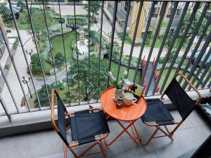 Lustay StudioR102 The ZenPark - Koi Pond View