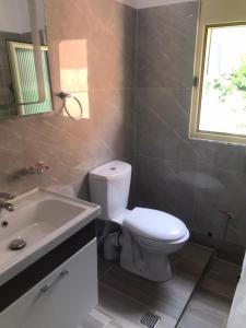 Cozy Riverside Apartment