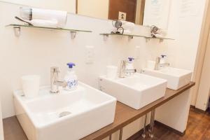 No1 10 minutes by train to Shinjuku A shared hotel with 12 rooms a hostel with private rooms