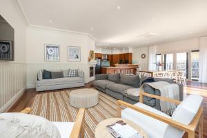 Maori in Rye walk to the beach and shops in minutes