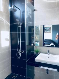 1BR-70m2 New,fully Luxury furnished, garden on top
