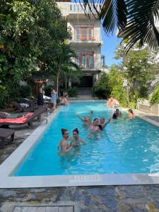 Surf Gangs Arugambay