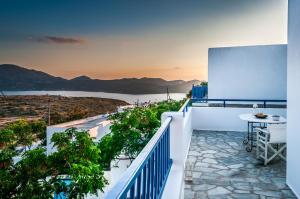 Nearchos House Milos Greece