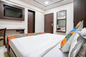 FabHotel Kamran Residency - Nr LBS Marg