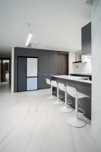 Luxury apartment 4-bedroom 2-bathroom full option