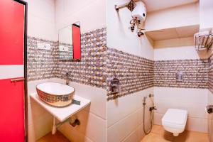 Super Collection O Andheri West Near KokilaBen Hospital