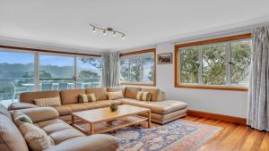 The Olive House Backs Blue Mountains National Park