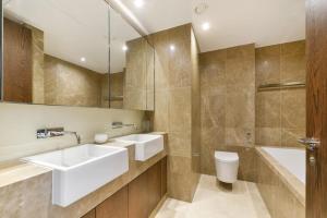 Chelsea Waterfront Spacious Three bedroom Apartment -709