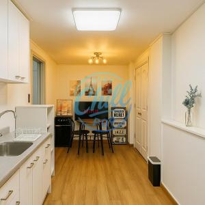 New Year sale, Sinchon station, 1F, 4ppl, 2BR, Hongdae, Private