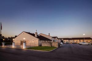 Days Inn by Wyndham Black River Falls - Access to ATV Trail