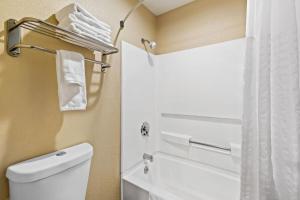 Queen Studio Suite with Hot Tub - Non-Smoking room in Days Inn by Wyndham Black River Falls - Access to ATV Trail