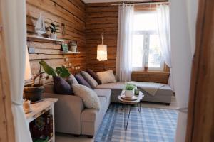 Cozy summer nest in the city center by the river