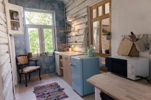 Cozy summer nest in the city center by the river