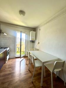 Sunny Two Bedroom Apartment