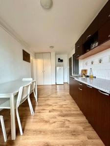 Sunny Two Bedroom Apartment