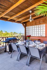 Arguineguín Villa Hot Tub, BBQ & Views - 4hvězdičkové hotely ve městě Patalavaca