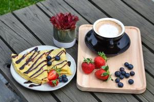 Tinutul Luanei Village