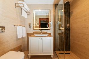 Triple Room room in Azade Hotel