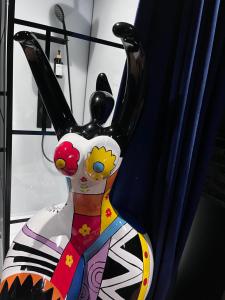 La 104 Picasso Suite tendance dans maison réservée aux hôtes