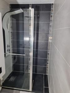 Appartements charmant appartement avec piscine : photos des chambres