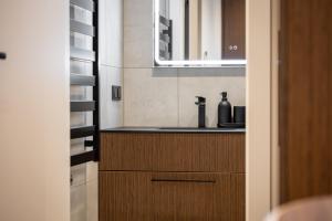 Fresh & Functional I Balcony I Pool I ᴄᴏʜᴏsᴛ