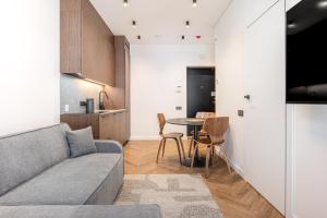 Fresh & Functional I Balcony I Pool I ᴄᴏʜᴏsᴛ