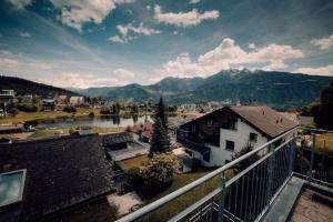 Stylish Lakeview Apartment Balcony & Free Parking