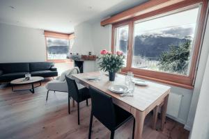 Stylish Lakeview Apartment Balcony & Free Parking