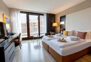 Deluxe Double Room with Balcony room in Lion's Garden Hotel
