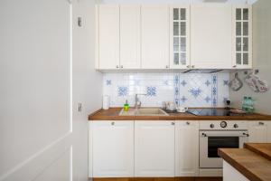 Mokotowska Royal Apartment by BookingHost