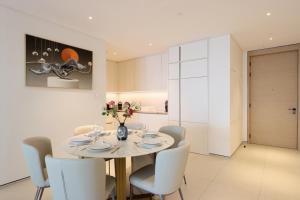 Livbnb - Lush 2BR Suite with Sea and Ain View in Address JBR