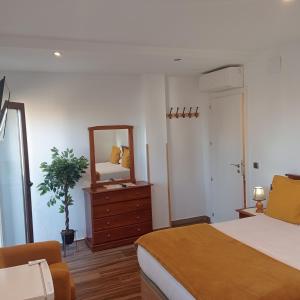 Habitación ideada para parejas con Jacuzzi, desayuno romántico y opción de cenas en su restaurante