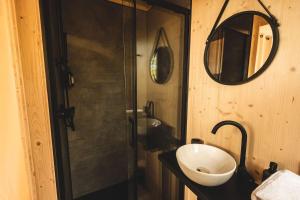 Chalets Parcel Tiny House Cave Nerot, au coeur des vignes pres de Sancerre : photos des chambres
