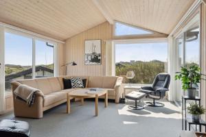 Front Row To The North Sea In Modern House