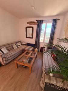 tout près du canal royal et des halles