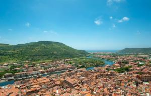 2 Bedroom Stunning Apartment In Bosa img18