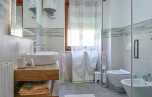 2 Bedroom Stunning Apartment In Bosa img17