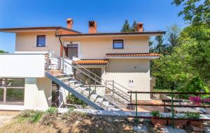 4 Bedroom Beautiful Home In Sezana