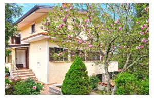 4 Bedroom Beautiful Home In Sezana